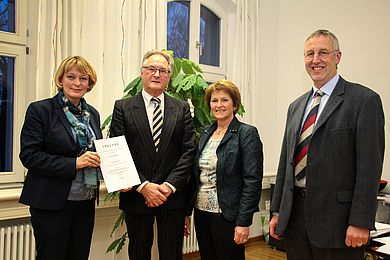 Prof. Dr. Andrea Klug, Präsidentin der OTH Amberg-Weiden, Prof. Dr. Otto K. Dietlmeier mit Ehefrau und Prof. Dr. Burkhard Berninger, Dekan der Fakultät Maschinenbau/Umwelttechnik