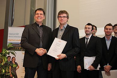 Übergabe der Urkunden