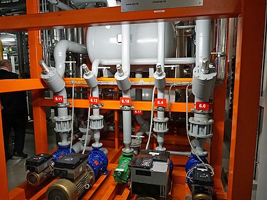 Die Absorptionskälteanlage liefert Temperaturen von bis zu -10 Grad Celsius – ausreichend Kälte, um Fleisch- und Wurstwaren einzufrieren.