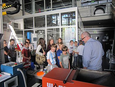 Wie das Spritzgießverfahren funktioniert erklärt Prof. Dipl.-Ing. Joachim Hummich