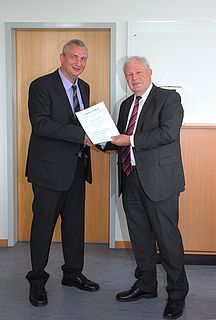 An der Hochschule Amberg-Weiden wird zum 1. September 2013 Prof. Dr.-Ing. Michael Wehmöller den Studiengang Medizintechnik an der HAW in Weiden mit dem Lehrgebiet „Produktentwicklung in der Medizintechnik und Mechanik“ verstärken. Vizepräsident Pro