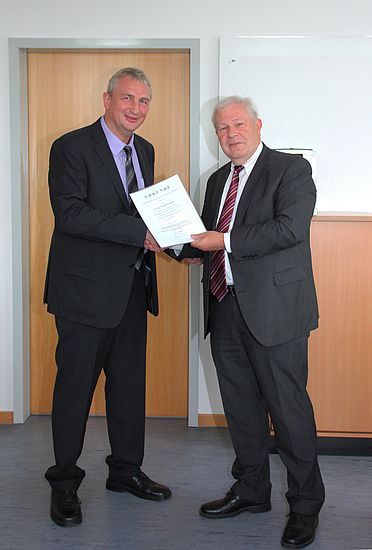 An der Hochschule Amberg-Weiden wird zum 1. September 2013 Prof. Dr.-Ing. Michael Wehmöller den Studiengang Medizintechnik an der HAW in Weiden mit dem Lehrgebiet „Produktentwicklung in der Medizintechnik und Mechanik“ verstärken. Vizepräsident Pro