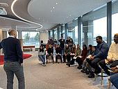 Manuel Voelk  Innovation Architect bei REHAU New Ventures bei seiner Praesentation.JPEG
