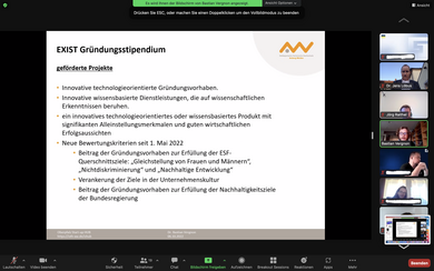 Eine Präsentationsfolie wird bei einer Webkonferenz gezeigt