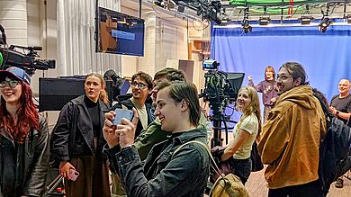 Die tschechischen Studierenden besichtigten bei ihrem Besuch in Amberg die Fakultät Elektrotechnik, Medien und Informatik