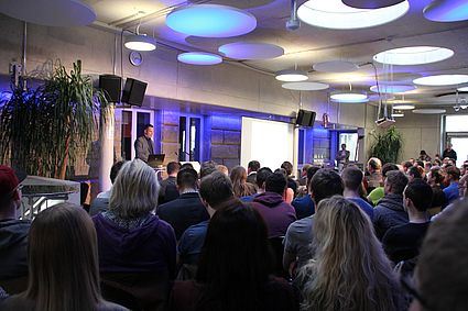 vollbesetzter Wintergarten