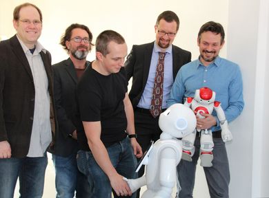 Laborgruppe Medieninformatik mit den Robotern