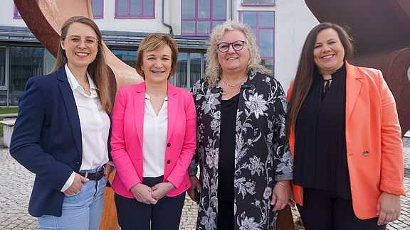 Geballte Frauenpower im Professorinnenprogramm: Andrea C. Mende, Prof. Dr. Christiane Hellbach, Prof. Dr. Gabriele M. Murry und Marion Nitsche (v.l.n.r.) sind an der OTH Amberg-Weiden für die Umsetzung der Gleichstellungsmaßnahmen verantwortlich.  