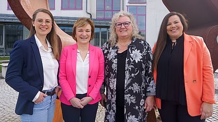 Geballte Frauenpower im Professorinnenprogramm: Andrea C. Mende, Prof. Dr. Christiane Hellbach, Prof. Dr. Gabriele M. Murry und Marion Nitsche (v.l.n.r.) sind an der OTH Amberg-Weiden für die Umsetzung der Gleichstellungsmaßnahmen verantwortlich.  