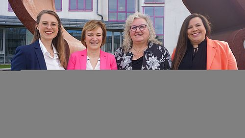 Geballte Frauenpower im Professorinnenprogramm: Andrea C. Mende, Prof. Dr. Christiane Hellbach, Prof. Dr. Gabriele M. Murry und Marion Nitsche (v.l.n.r.) sind an der OTH Amberg-Weiden für die Umsetzung der Gleichstellungsmaßnahmen verantwortlich.  