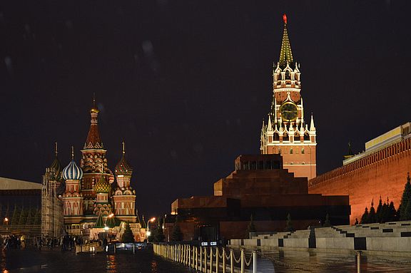 Roter Platz mit Basilius-Kathedrale, Erlöserturm und Lenin-Mausoleum
