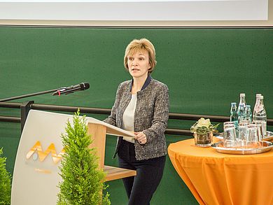 Vizepräsidentin Prof. Dr. Christiane Hellbach begrüßte die TeilnehmerInnen.