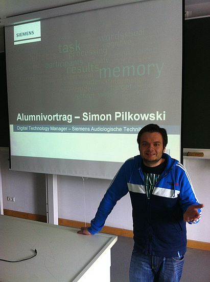 Am  04. Juni 2013 folgte M. Eng. Simon Pilkowski, Absolvent des Studiengangs Medienproduktion und Medientechnik, der Einladung von Prof. Dipl.-Ing. Maximilian Kock (Fakultät Elektro- und Informationstechnik) und berichtete über seine beruflichen Chancen