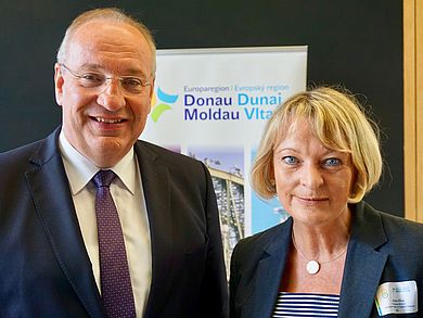 Bezirkstagspräsident Franz Löffler und Prof. Dr. Andrea Klug, Präsidentin der OTH Amberg-Weiden