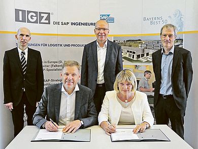 Prof. Dr.-Ing. Günter Kummetsteiner, IGZ-Geschäftsführer Dipl.-Ing. (FH) Johann Zrenner und Dipl.-Ing. Wolfgang Gropengießer, Präsidentin der OTH Amberg-Weiden Prof. Dr. Andrea Klug und Prof. Dr.-Ing. Manfred Beham