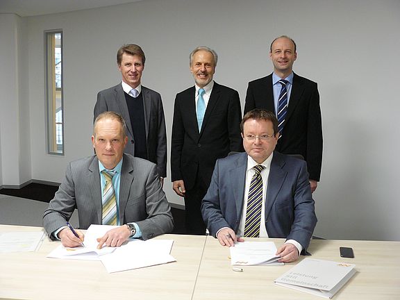 Gruppenfoto Kooperation mit der Samhammer AG (Weiden)