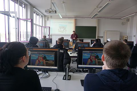 In Weiden programmierten Schüler*innen mit Minecraft.
