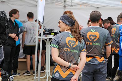 Vor und nach dem Lauf trifft sich das Team am Stand der OTH Amberg-Weiden