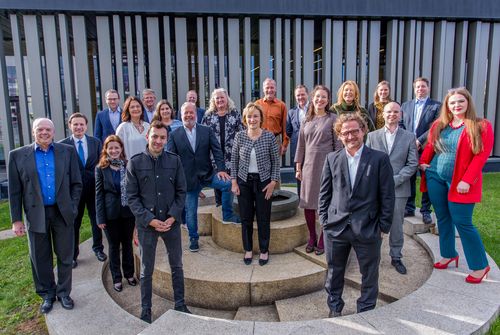 Bild der Professorinnen und Professoren und des Lehrpersonals der WEIDEN BUSINESS SCHOOL im Wintersemester 21/22