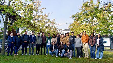 Gruppenbild auf dem Campus