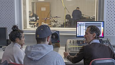 Gruppe bereit für die Aufnahme