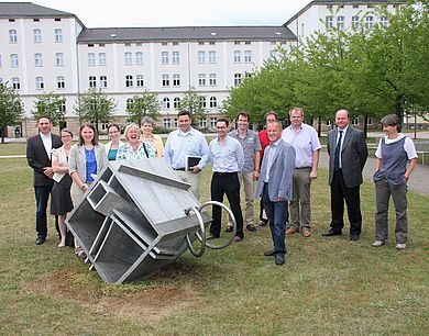 Erfahrungen austauschen, Bedürfnisse abfragen, Ideen entwickeln – diese Ziele hatte das Netzwerktreffen am 11.07.2013 in Amberg, an dem SchulleiterInnen und Lehrkräfte aus der Region teilnahmen. Prof. Dr. Andrea Klug stellte den TeilnehmerInnen die