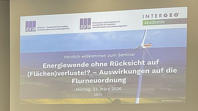 tudierende des Studiengangs Geoinformatik und Landmanagement besuchten in Ulm ein fachspezifisches Seminar zum Thema "Energiewende ohne Rücksicht auf (Flächen)verluste!? - Auswirkungen auf die Flurneuordnung"