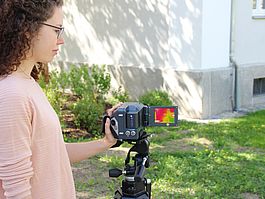 Untersuchung eines Gebäudes mit der Wärmebildkamera