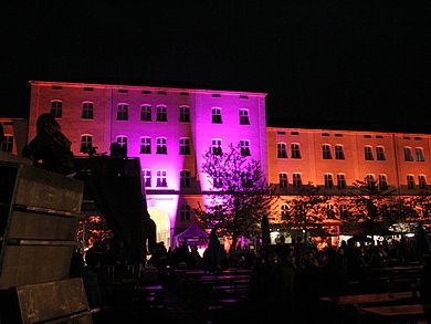 Beleuchtetes Gebäude