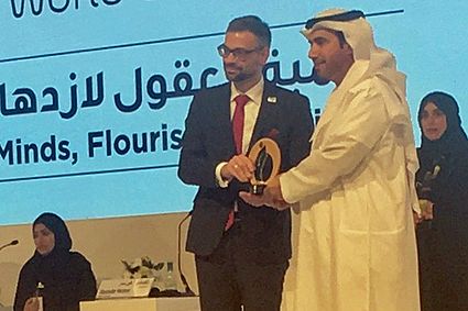 Alexander Herzner (links) erhielt für sein Engagement den Aqdar Award.