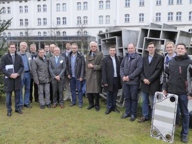 Die bayerischen und tschechischen Teilnehmer aus Industrie und Forschung am Ende des erfolgreichen Kick-off-Meetings.