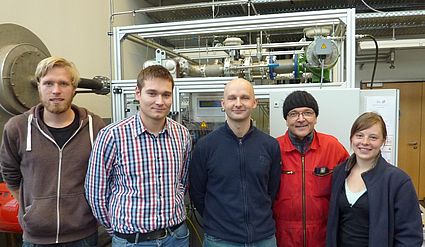 Das Inbetriebnahme-Team vor der ORC-Anlage