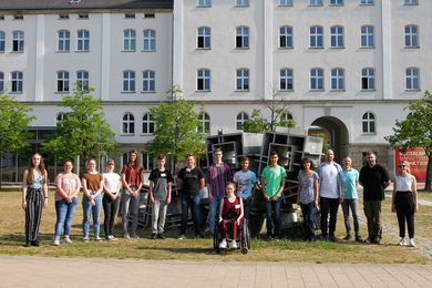 Gruppenfoto am Campus Amberg
