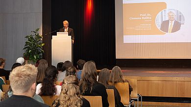 Clemens Bulitta bei der Begrüßung