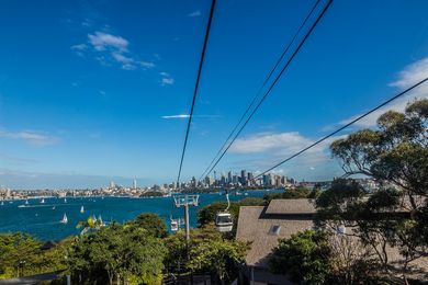 Blick auf die Stadt und das Wasser in Sydney