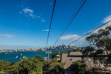 Blick auf die Stadt und das Wasser in Sydney