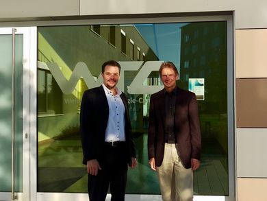 Dr. Christoph Beck und Prof. Dr. Ralf Ringler planen eine weitere Kooperation für die Medizintechnik und den Masterstudiengang.