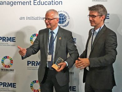 Prof. Dr. Rudi Kurz, Vorsitzender des UN PRME Advisory Committee, und Prof. Dr. Bernhard Bleyer, OTH Amberg-Weiden