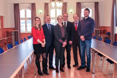 Hochschulleitung und International Office begrüßte die finnischen Gäste im Senatssaal
