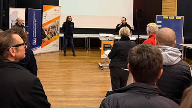 Dr. Bastian Vergnon (l.) und André Pscherer leitet durch die Veranstaltung