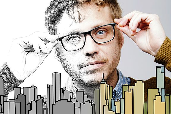 Studieren Sie jetzt an der OTH Amberg-Weiden den Masterstudiengang Digital Business und werden Sie Unternehmer. Mann mit Brille