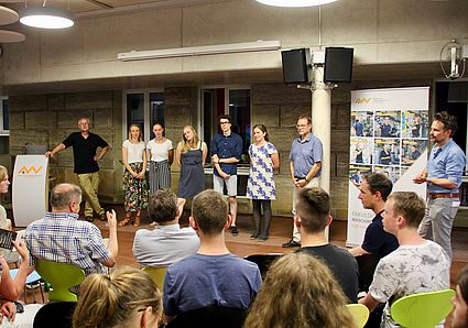 Alle TeilnehmerInnen bei der abschließenden Diskussionsrunde