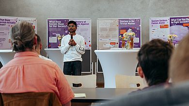 Die Studierenden sprachen die vielen Facetten von Sexismus an und luden zur Diskussion ein