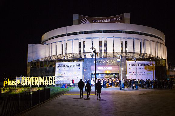 „Das Abenteuer geht weiter“ hieß es am 28. November 2012 für das Team von „Abenteuer Almaty“: Im Themenbereich „Image of the World – World in Images“ wurde der Dokumentarfilm „Abenteuer Almaty – Zwei Wochen Kasachstan“ (Leitung: Prof