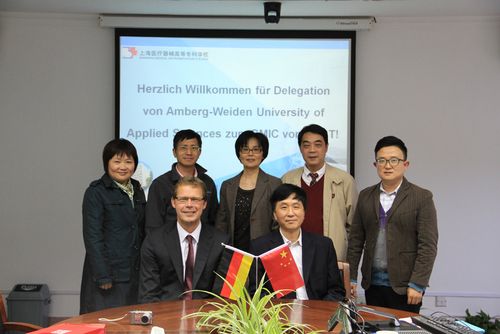 Kooperationsgespräche am Shanghai Medical Instrumentation College