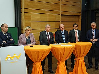 Gemeinsam für die digitale Gründerregion Oberpfalz: Alexander Rupprecht (R-Tech GmbH), Präsidentin Prof. Dr. Andrea Klug, Jürgen Kilger (Handwerkskammer Niederbayern-Oberpfalz), Dr. Wolfgang Weber, Vizepräsident Prof. Dr. Alfred Höß, Thomas Hanauer