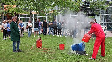 Auch spektakuläre Experimente erwartete die Studieninteressierten