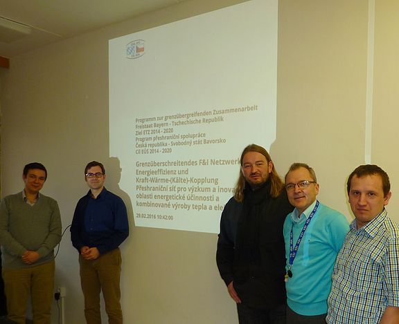 Die böhmisch-bayerische Arbeitsgruppe beim letzten Projektreffen in Pilsen (v.l.n.r.): Ing. Roman Gášpár (UWB), Dipl.-Ing. Raphael Lechner (OTH Amberg-Weiden), Dr. Filip Tikal (UWB), Prof. Dr. Andreas P. Weiß (OTH Amberg-Weiden), Dr. Miroslav Lávič