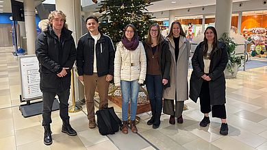 Eine Gruppe Medizintechnik-Studierender besuchte das Klinikum Weiden, um Wissen aus der Vorlesung in der praktischen Anwendung zu erleben