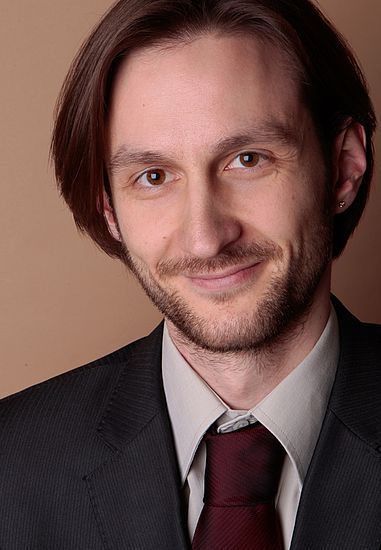 Prof. Dr. Benjamin Auer wird als 1. Absolvent der OTH Amberg-Weiden Universitätsprofessor.